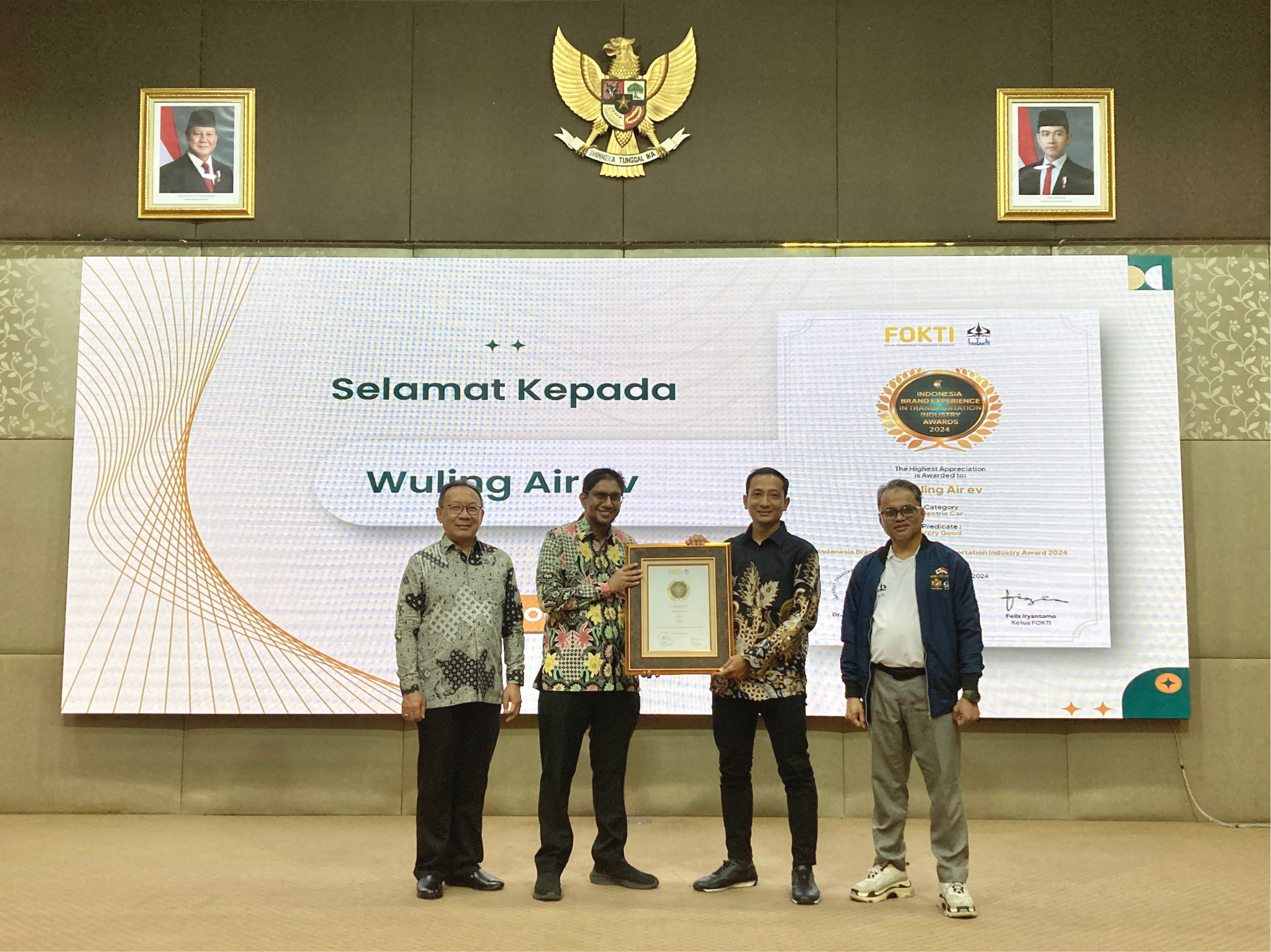 Wuling Air ev Raih Penghargaan Mobil Listrik Terbaik 2024